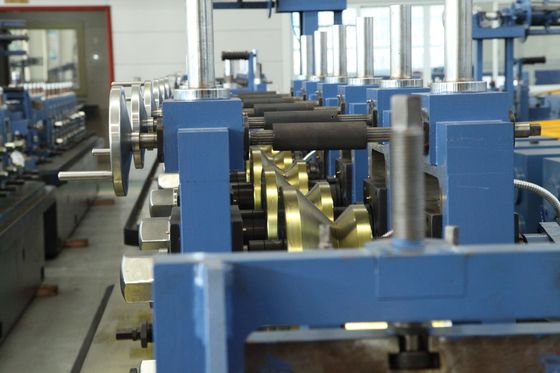 Paslanmaz çelik yapısal boru üretimi için büyük boyutlu SS boru değirmen makinesi ve dikdörtgen boru rulo şekillendirme fabrikası