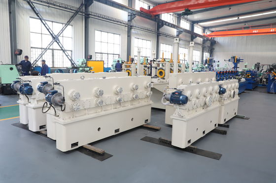 1.5 ∙ 8.0 mm Sıcak lastikli çelik boru değirmen makinesi ve inşaat boru ve yapısal boru üretimi için rulo şekillendirme makinesi