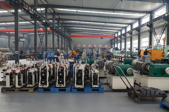 1.5 ∙ 8.0 mm Sıcak lastikli çelik boru değirmen makinesi ve inşaat boru ve yapısal boru üretimi için rulo şekillendirme makinesi